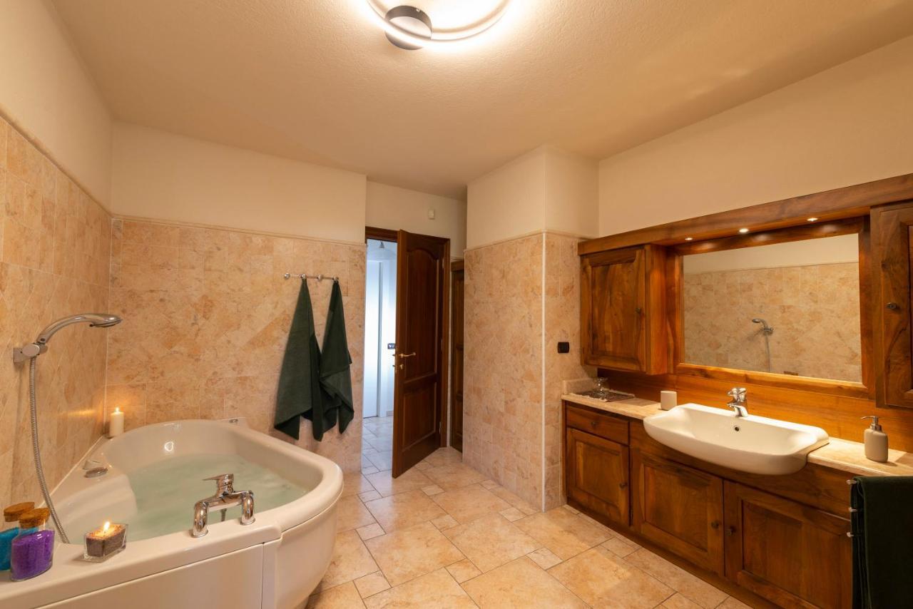 Villa Mara - Aosta - 200 Mq - Wifi - Jacuzzi - Parcheggio - Giardino 외부 사진