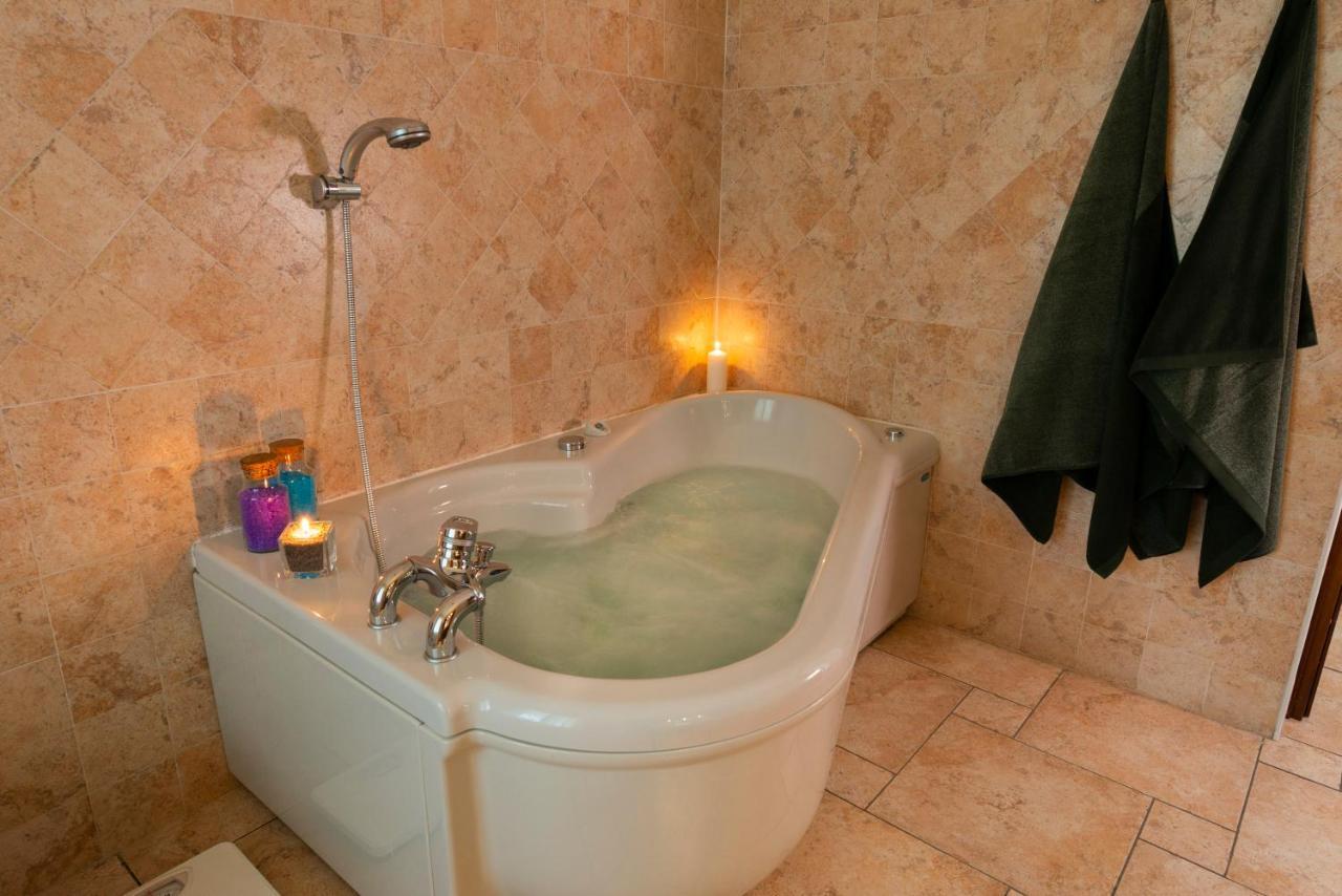 Villa Mara - Aosta - 200 Mq - Wifi - Jacuzzi - Parcheggio - Giardino 외부 사진