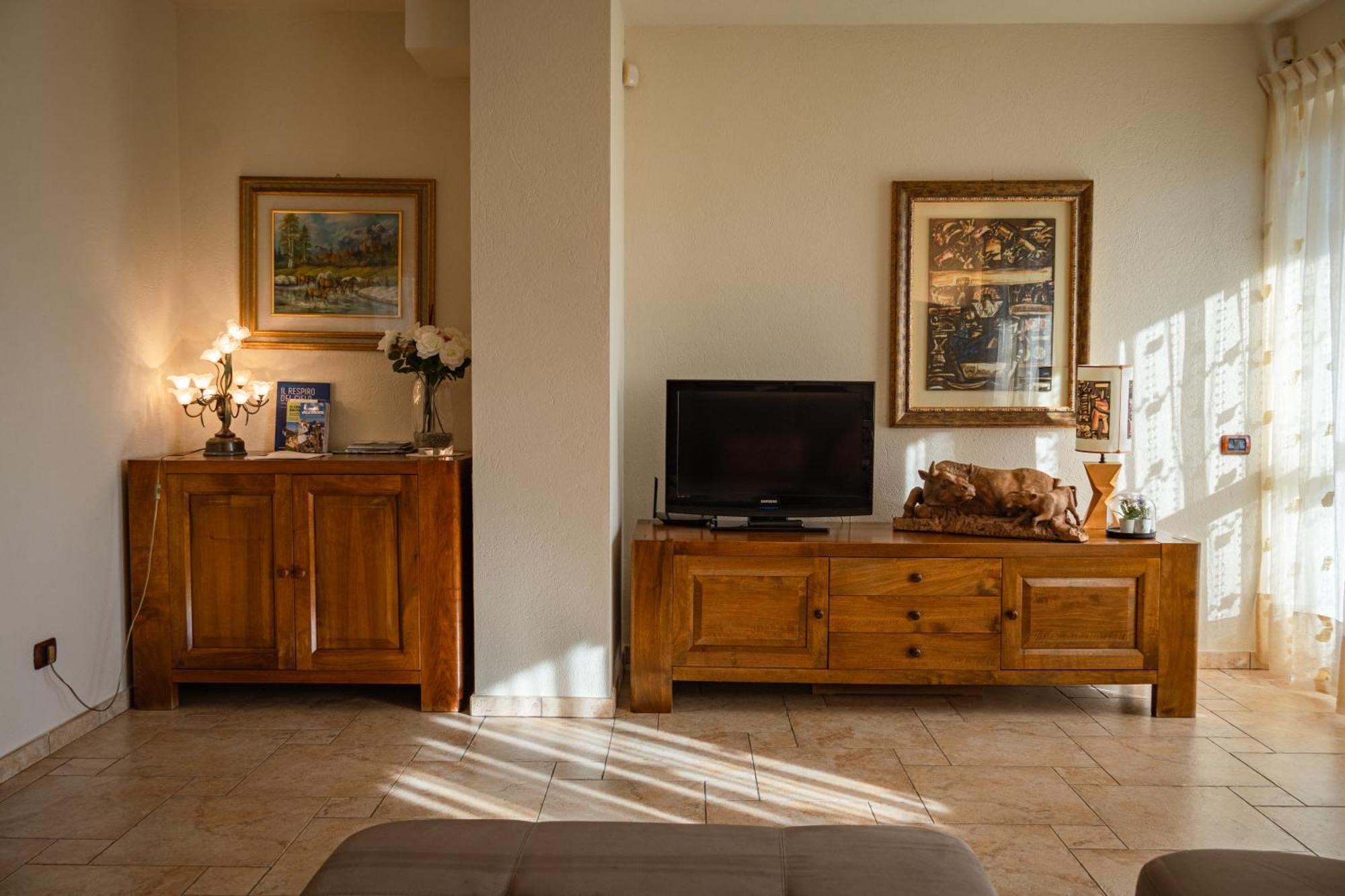 Villa Mara - Aosta - 200 Mq - Wifi - Jacuzzi - Parcheggio - Giardino 외부 사진
